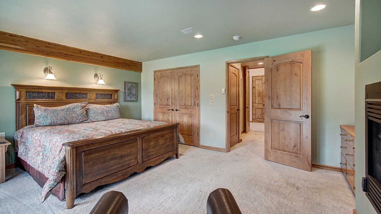 Photo of Bedroom in Three Peaks