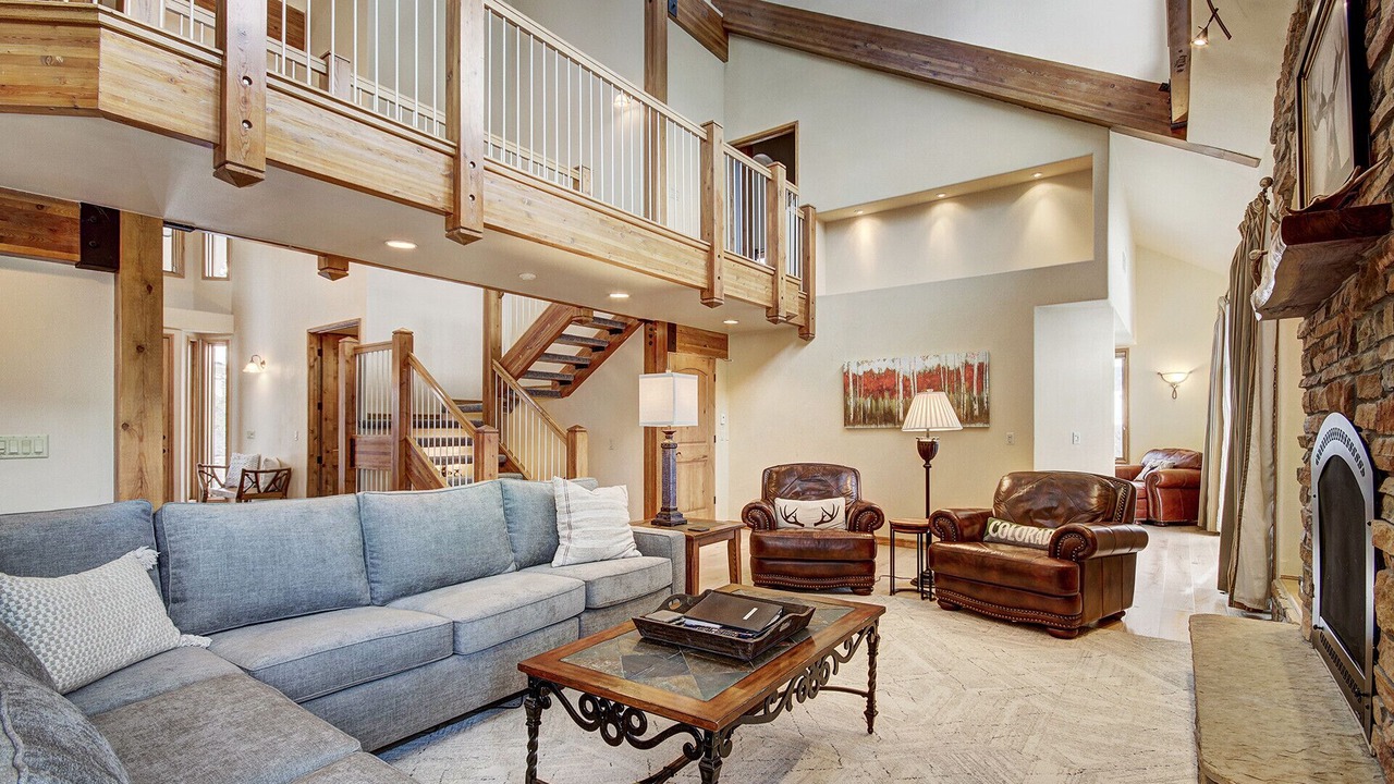 Photo of Livingroom in Three Peaks