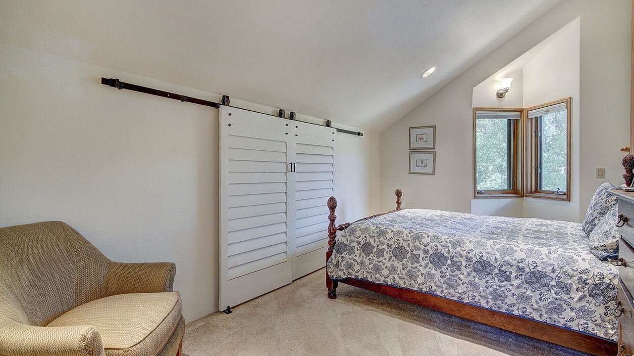 Photo of Bedroom in Three Peaks