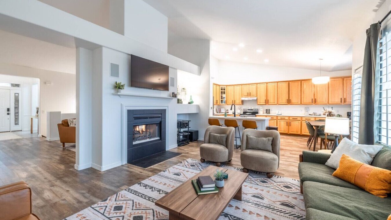 Photo of Livingroom in Draper