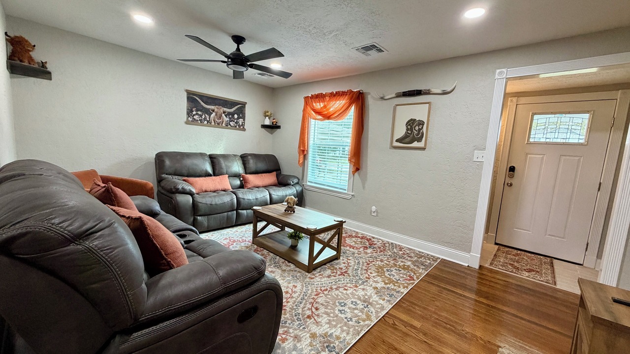 Photo of Livingroom in Lawton