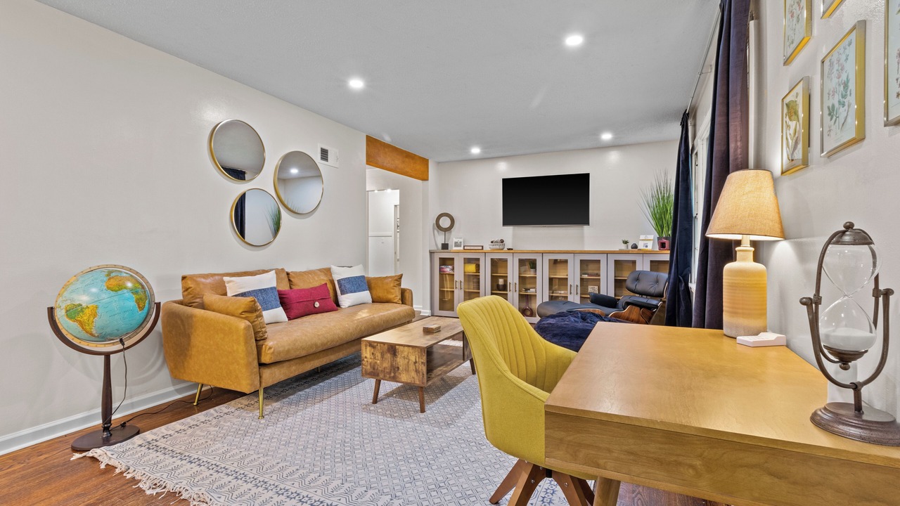 Photo of Livingroom in Fairway