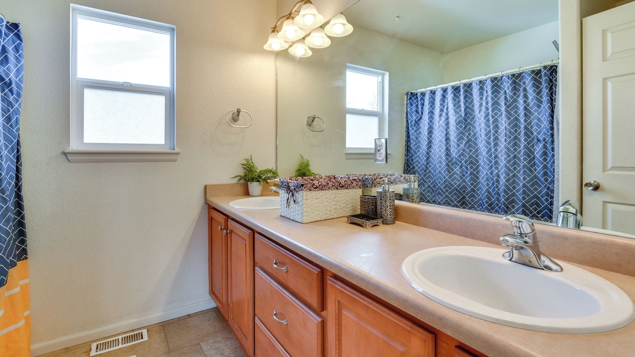 Photo of Bathroom in Green Valley Ranch