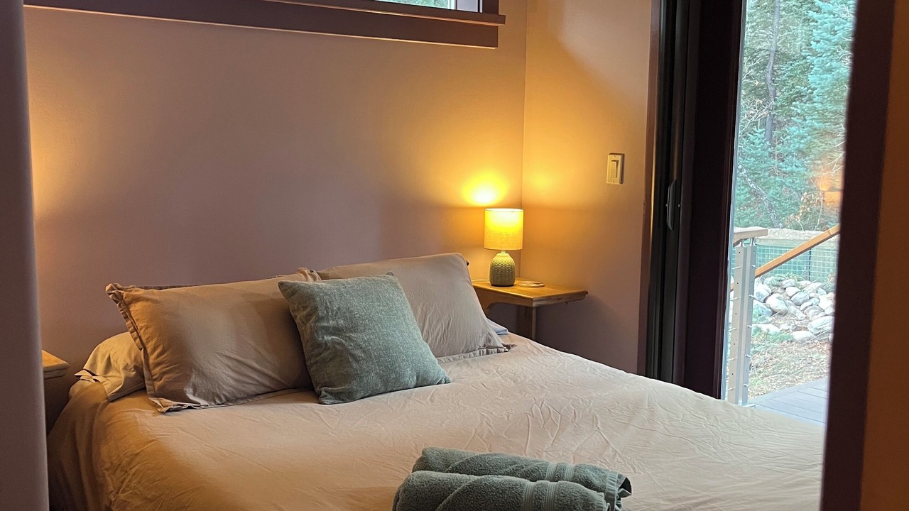 Photo of Bedroom in Holman
