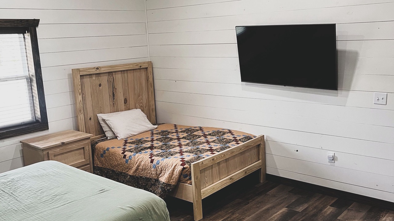 Photo of Bedroom in Labette County
