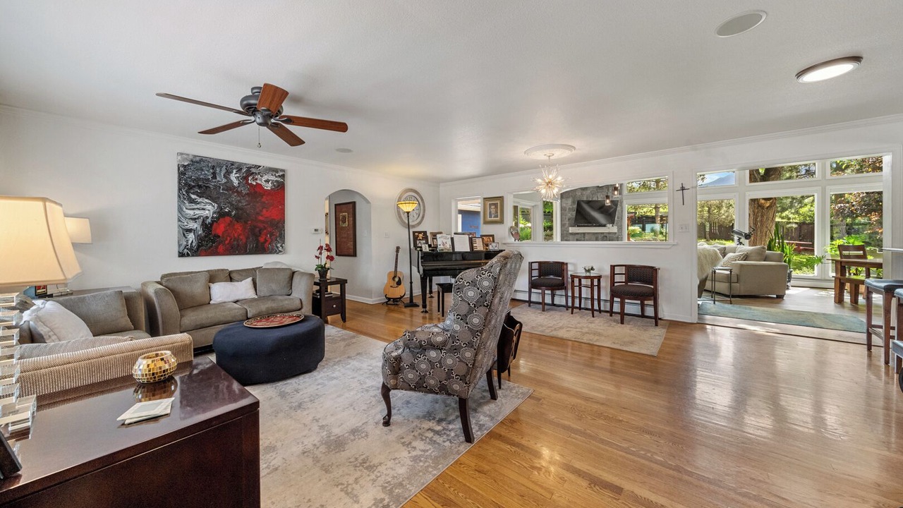Photo of Livingroom in Skyway