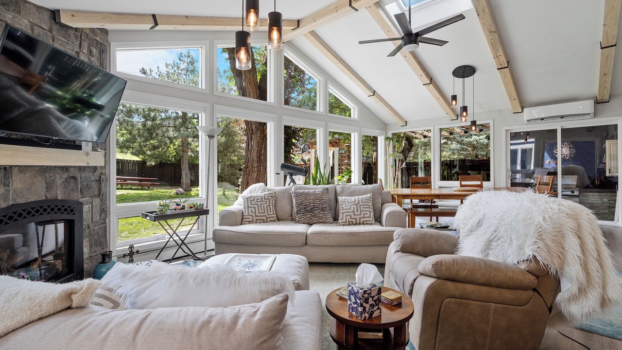 Photo of Livingroom in Skyway