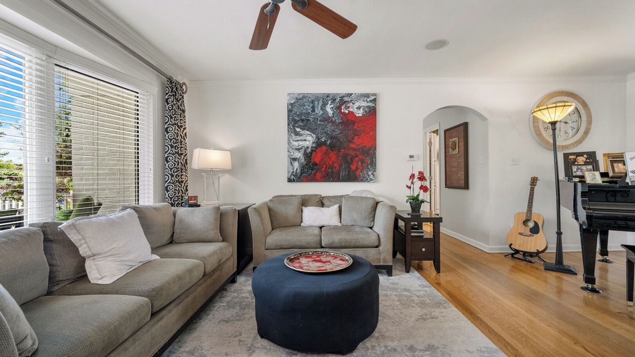 Photo of Livingroom in Skyway