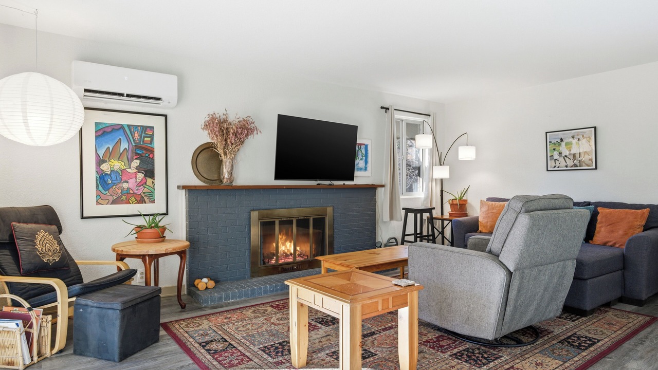 Photo of Livingroom in East Boulder