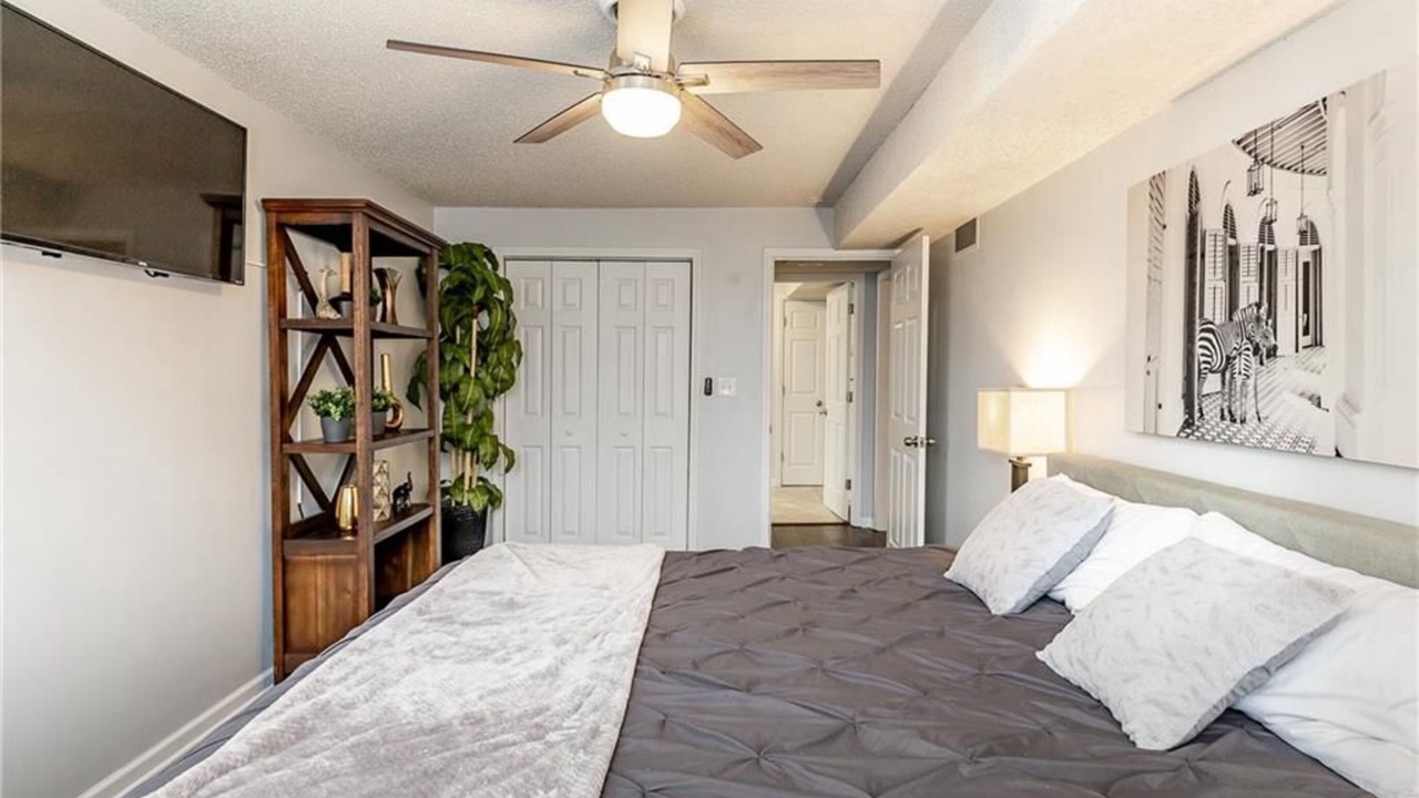 Photo of Bedroom in West Plaza