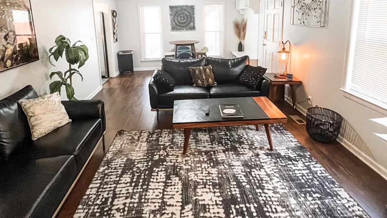 Photo of Livingroom in West Plaza