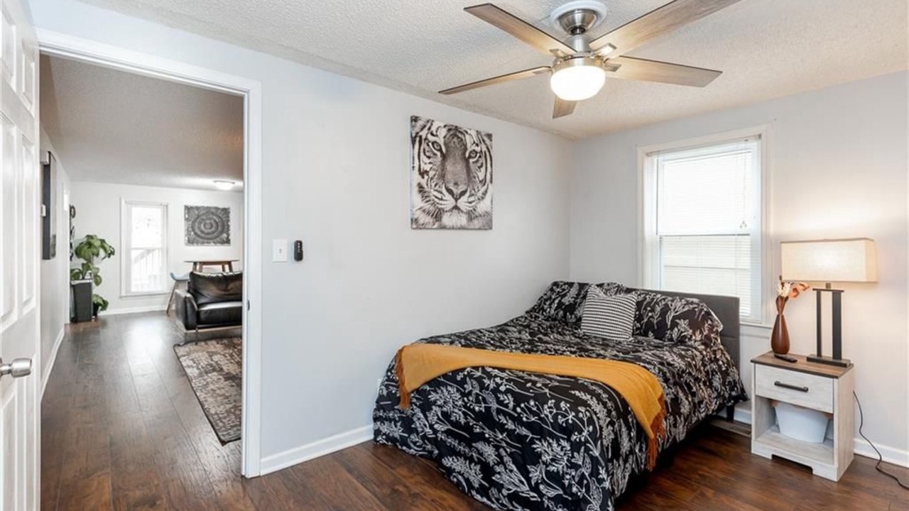 Photo of Bedroom in West Plaza