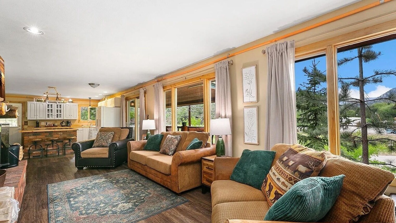 Photo of Livingroom in Drake
