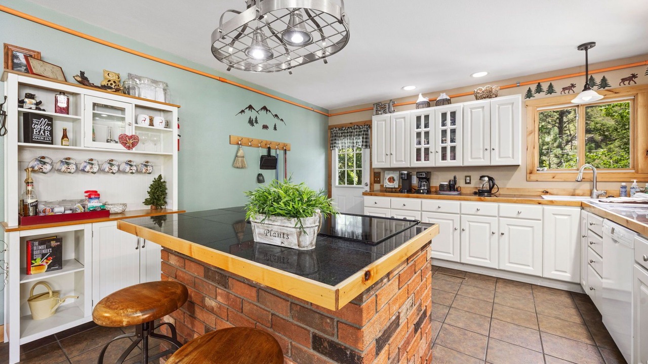 Photo of Kitchen in Drake