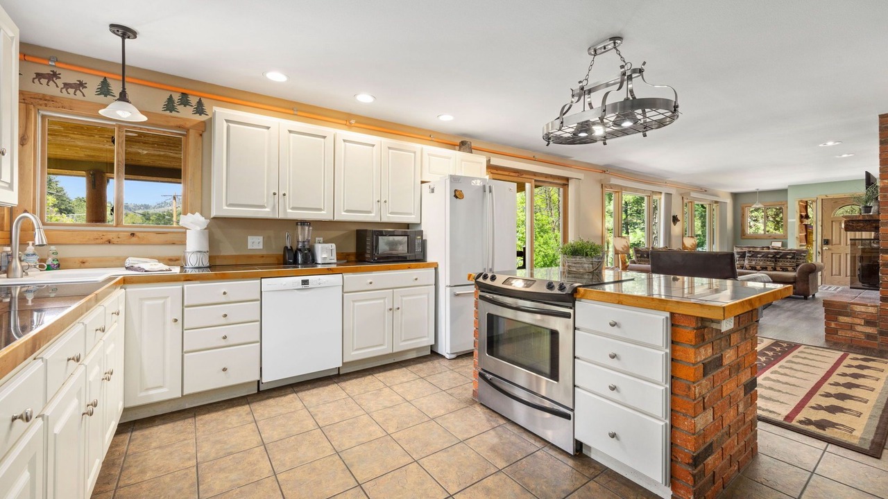 Photo of Kitchen in Drake