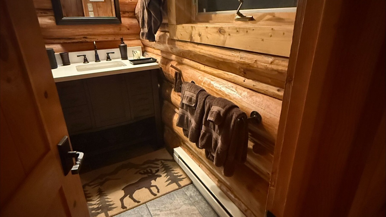 Photo of Bathroom in Indian Paintbrush