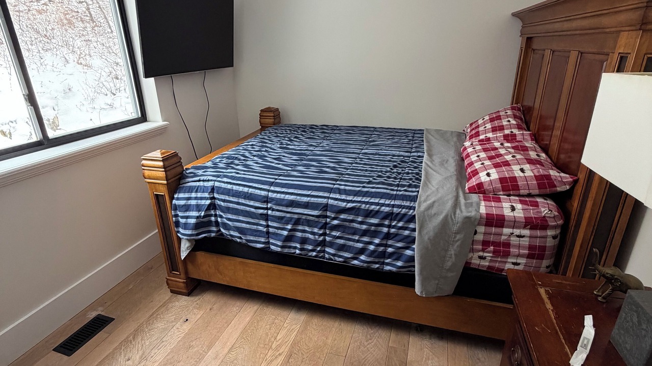 Photo of Bedroom in Summit Park