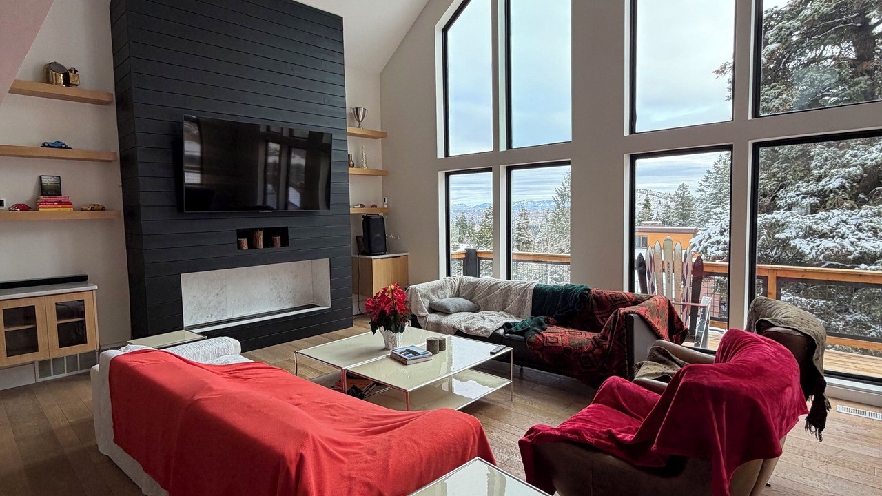 Photo of Livingroom in Summit Park