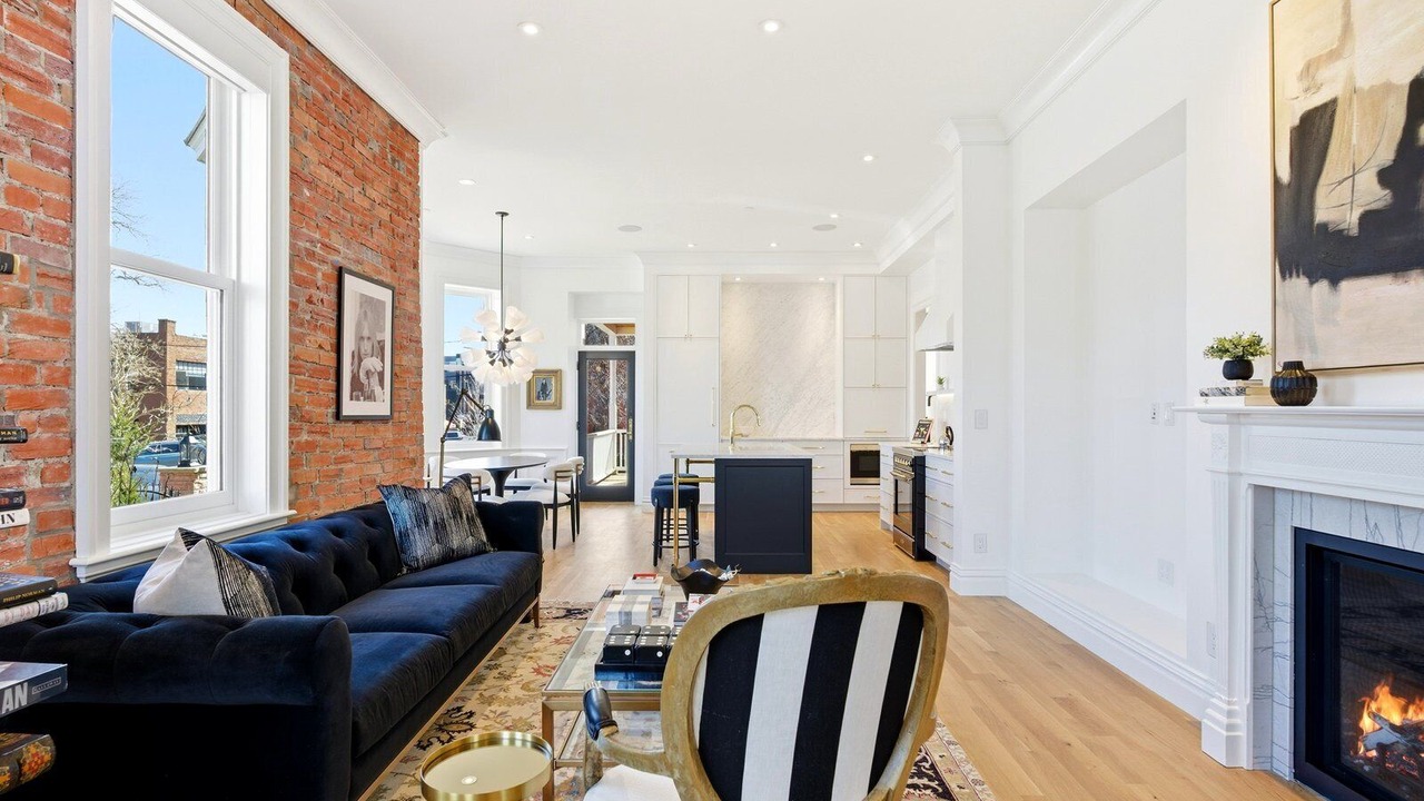 Photo of Livingroom in Downtown