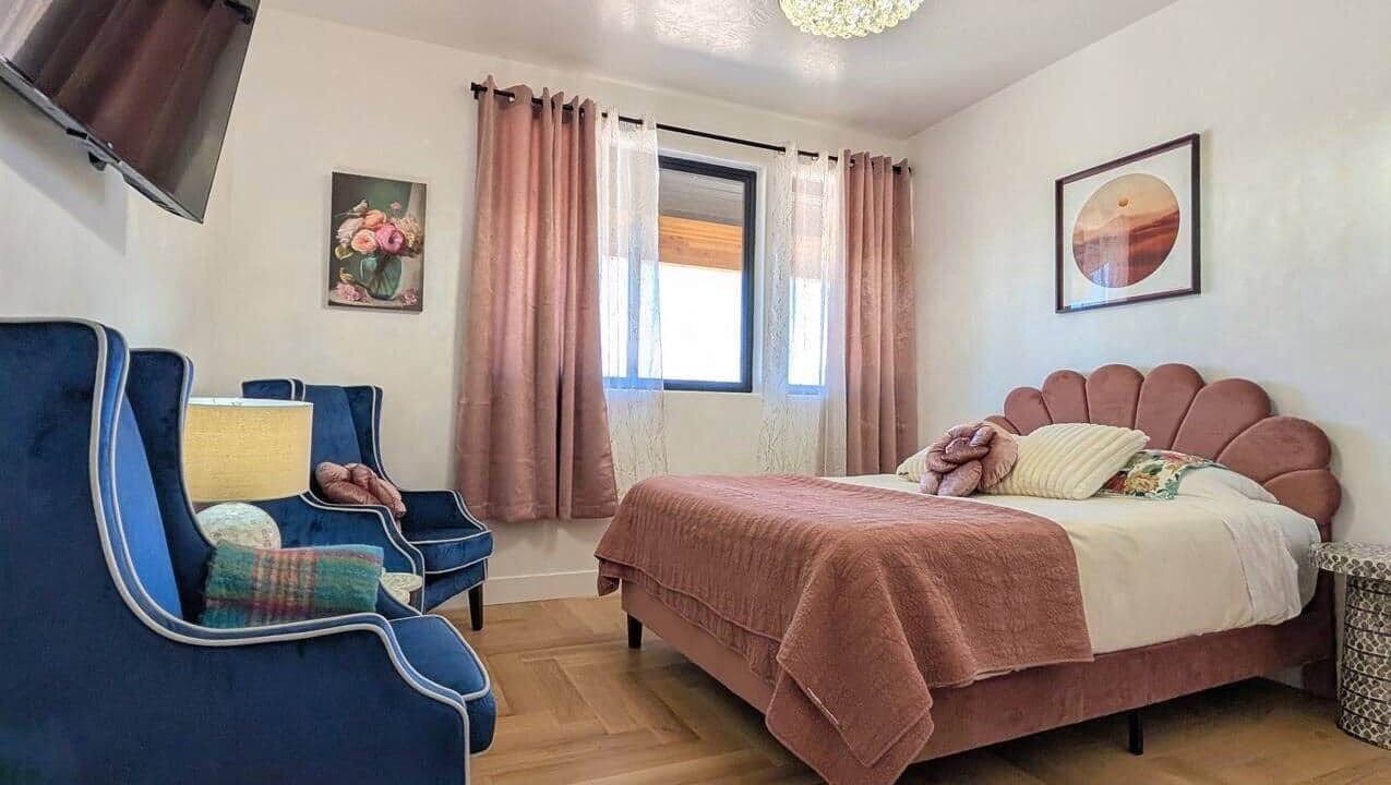 Photo of Bedroom in Torrey