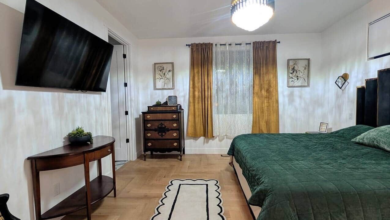 Photo of Bedroom in Torrey