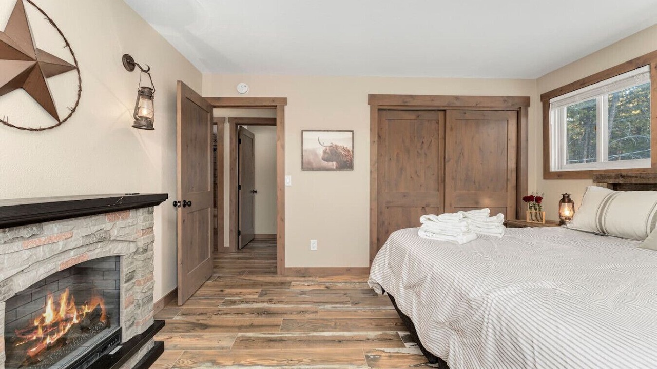 Photo of Bedroom in Pine