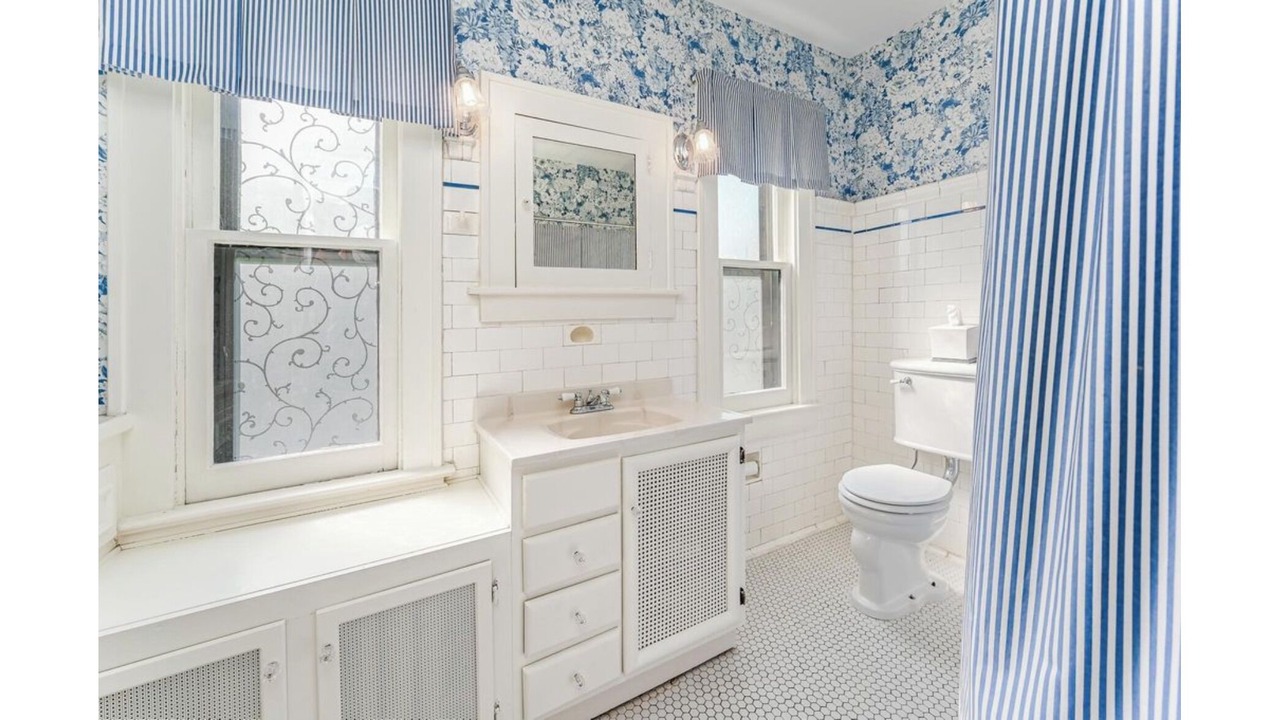 Photo of Bathroom in College Hill