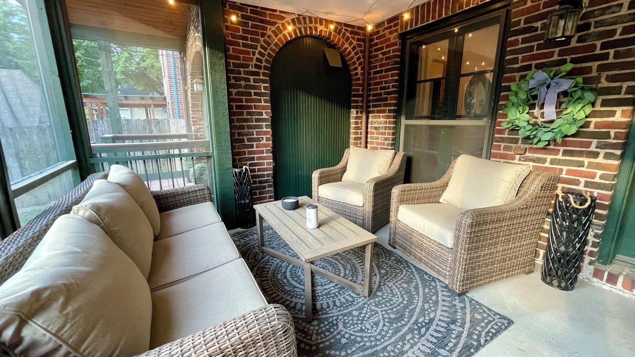 Photo of Livingroom in College Hill