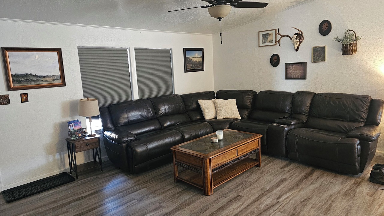 Photo of Livingroom in Navajo Dam