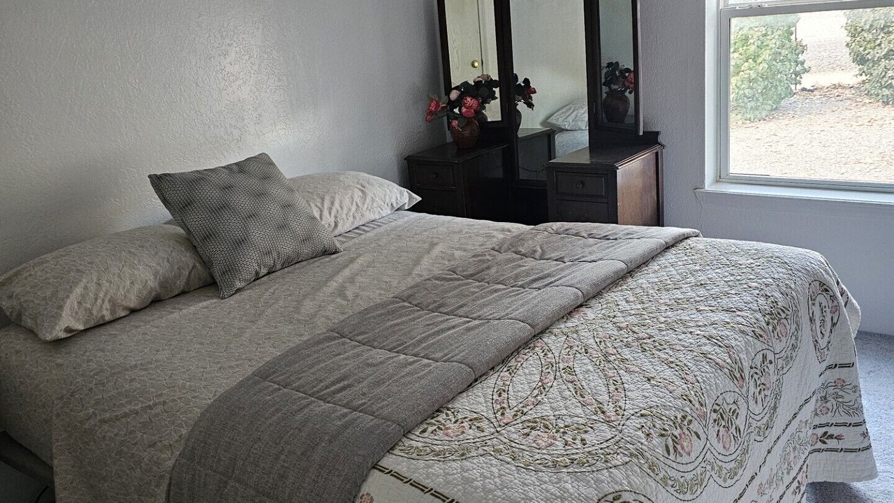 Photo of Bedroom in Navajo Dam