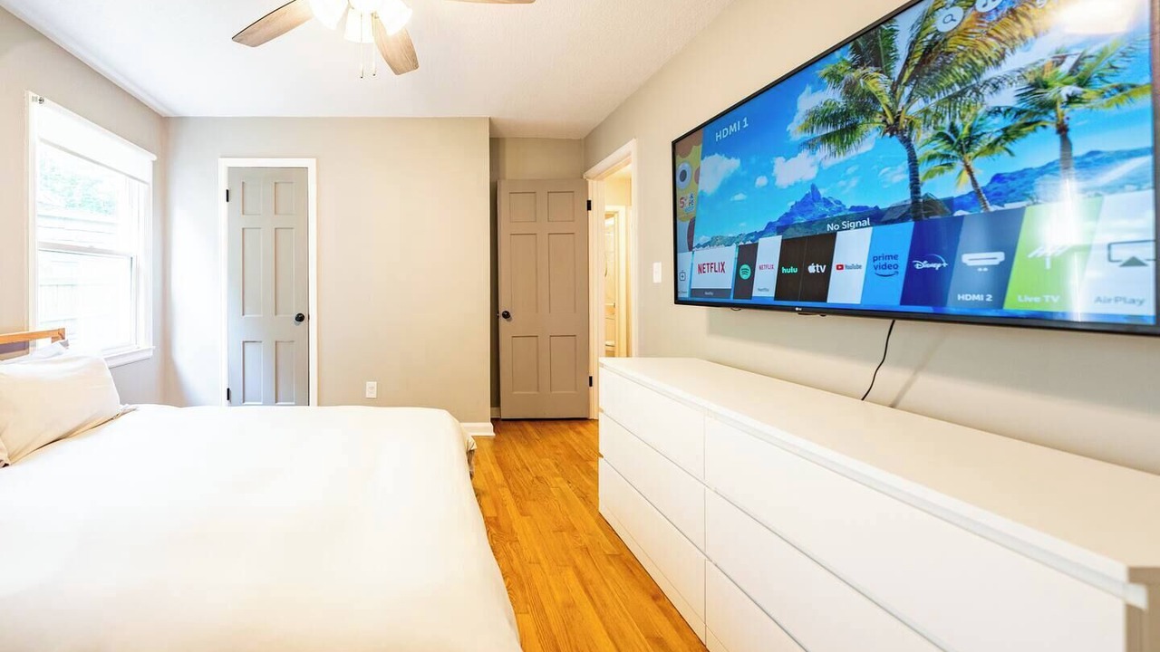 Photo of Bedroom in Roeland Park