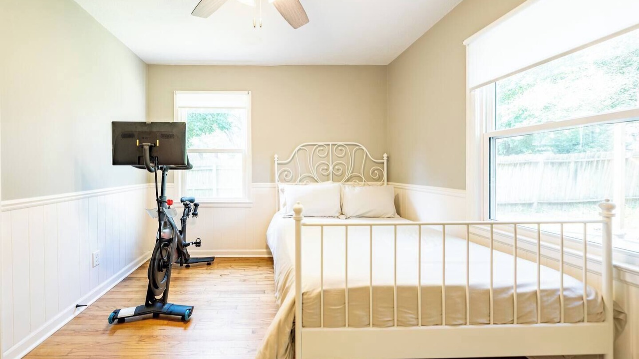 Photo of Bedroom in Roeland Park