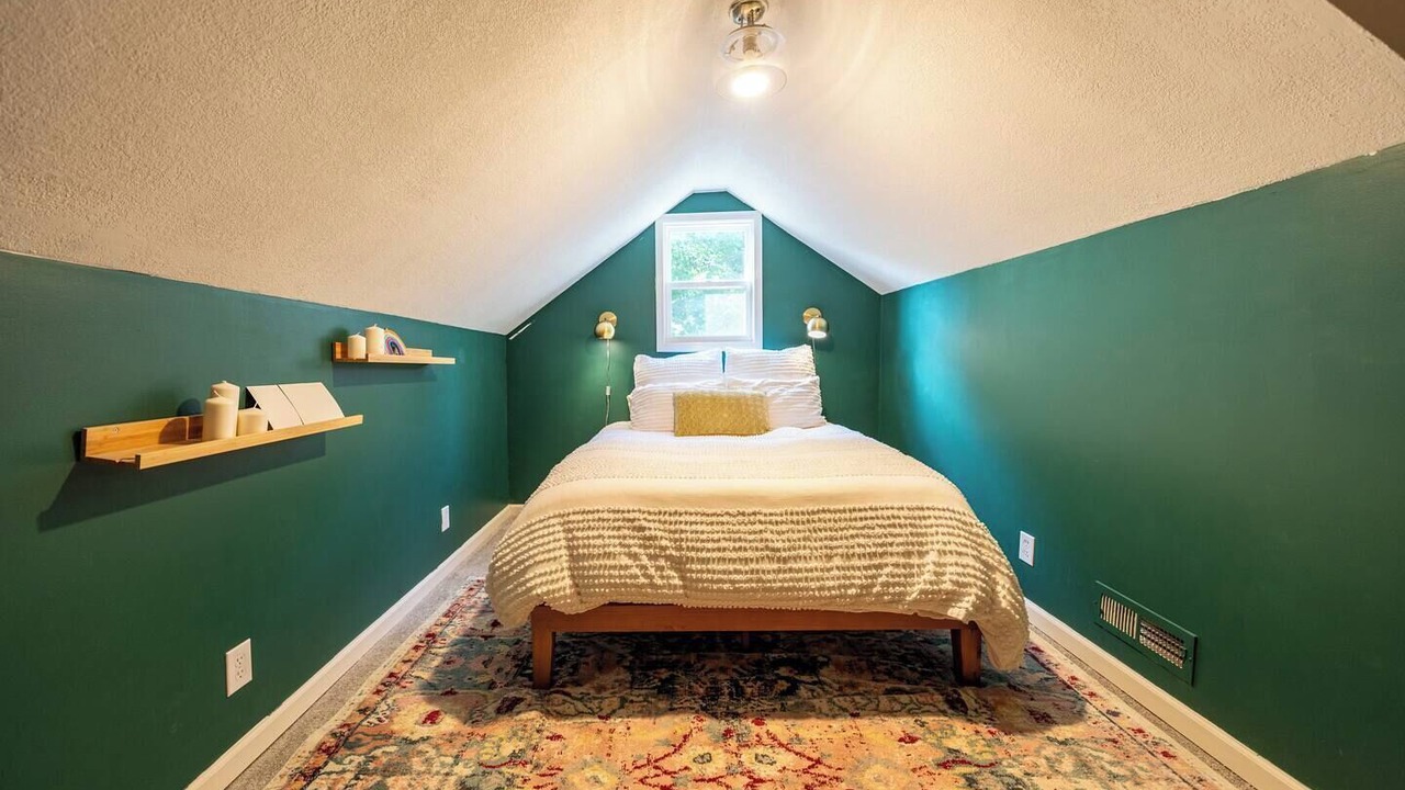 Photo of Bedroom in Roeland Park