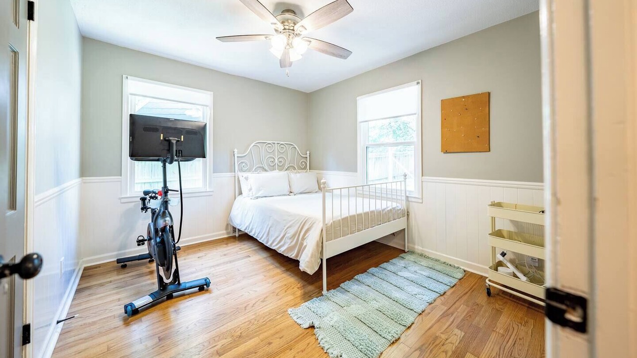 Photo of Bedroom in Roeland Park