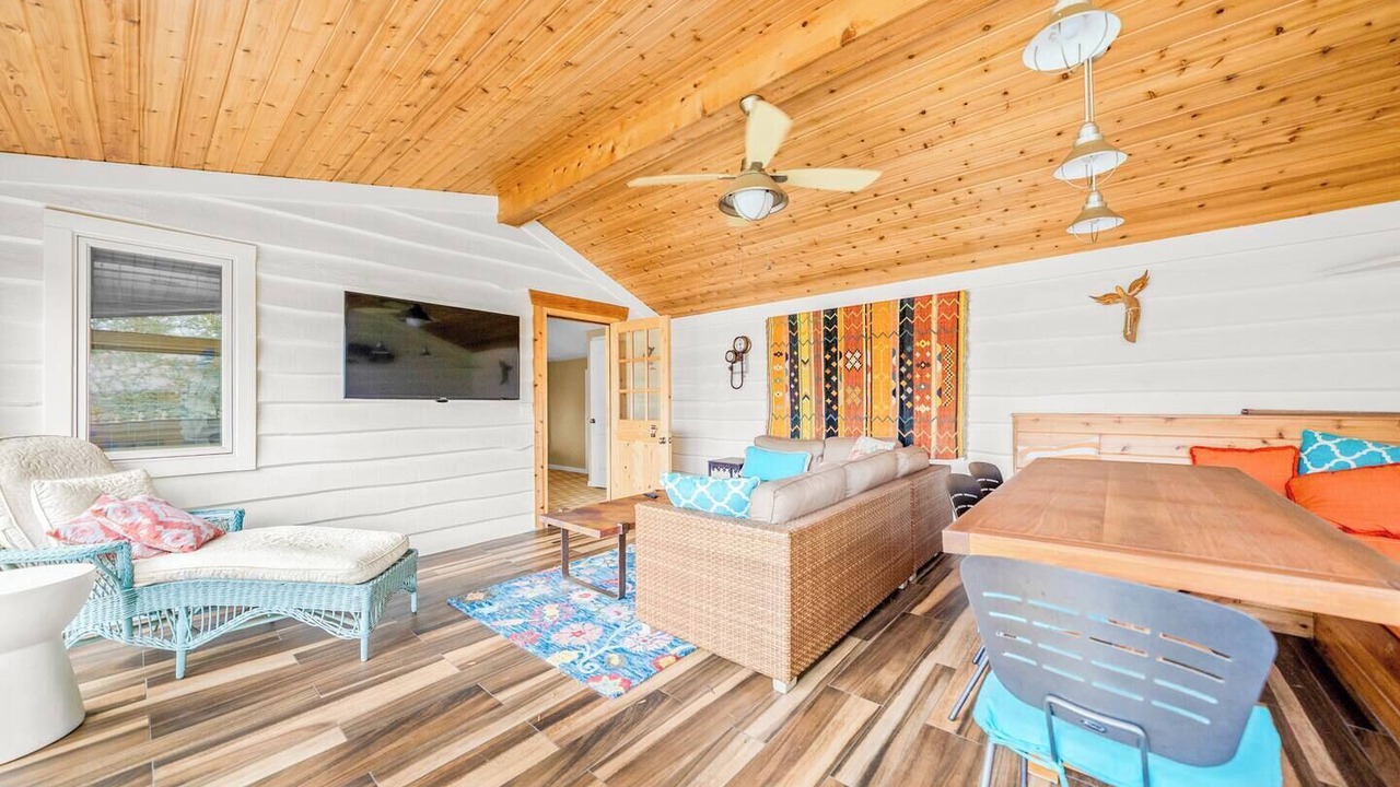 Photo of Livingroom in Leawood