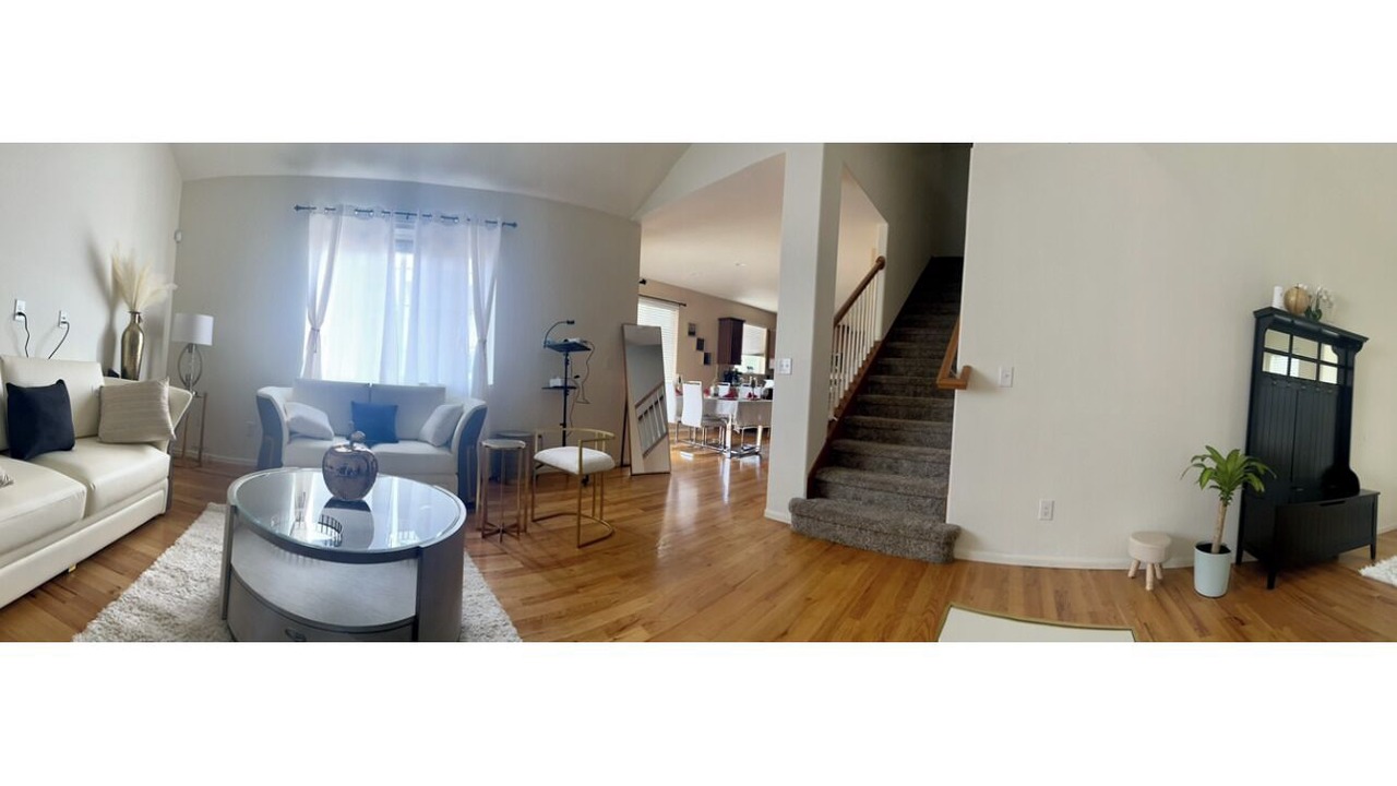 Photo of Livingroom in Aurora