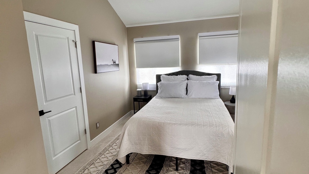 Photo of Bedroom in Linn Valley