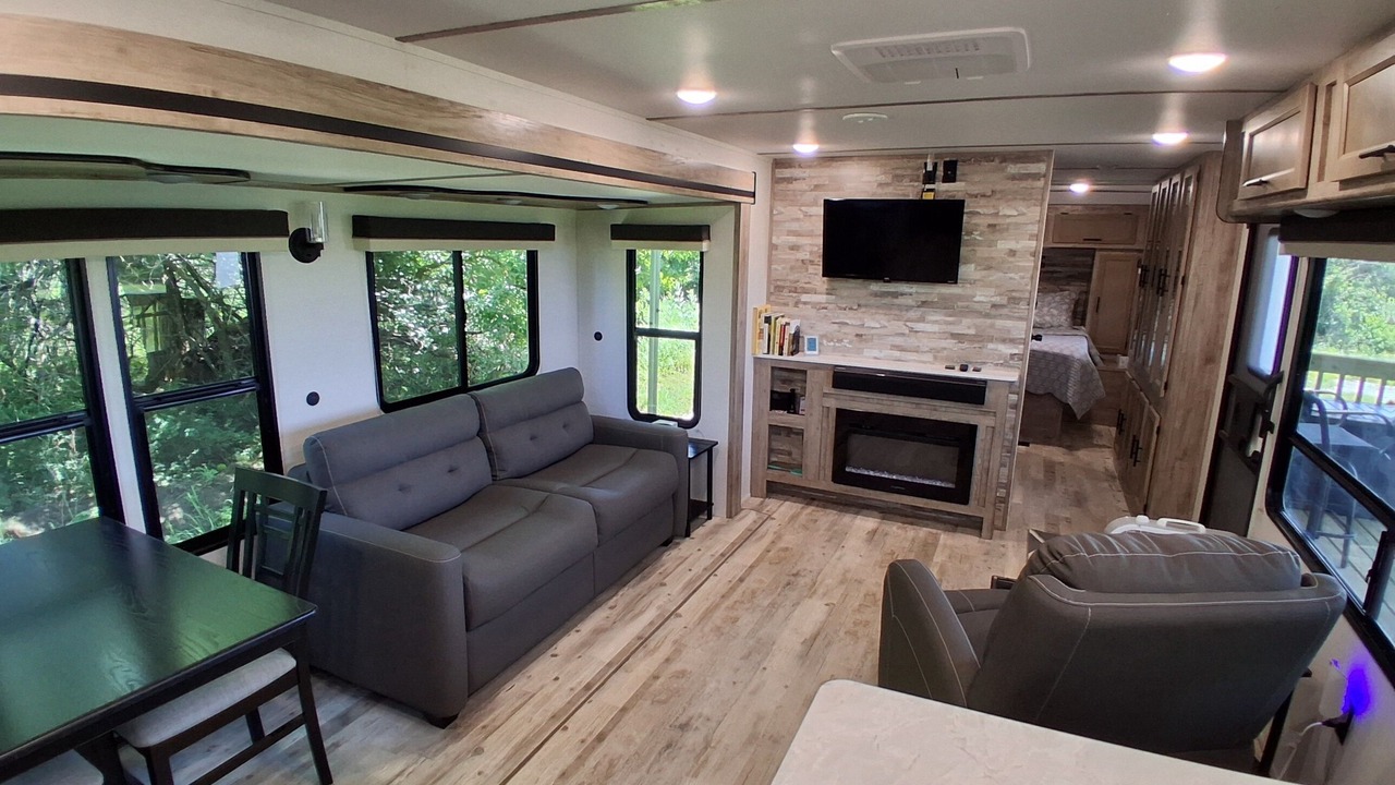Photo of Livingroom in Centerville