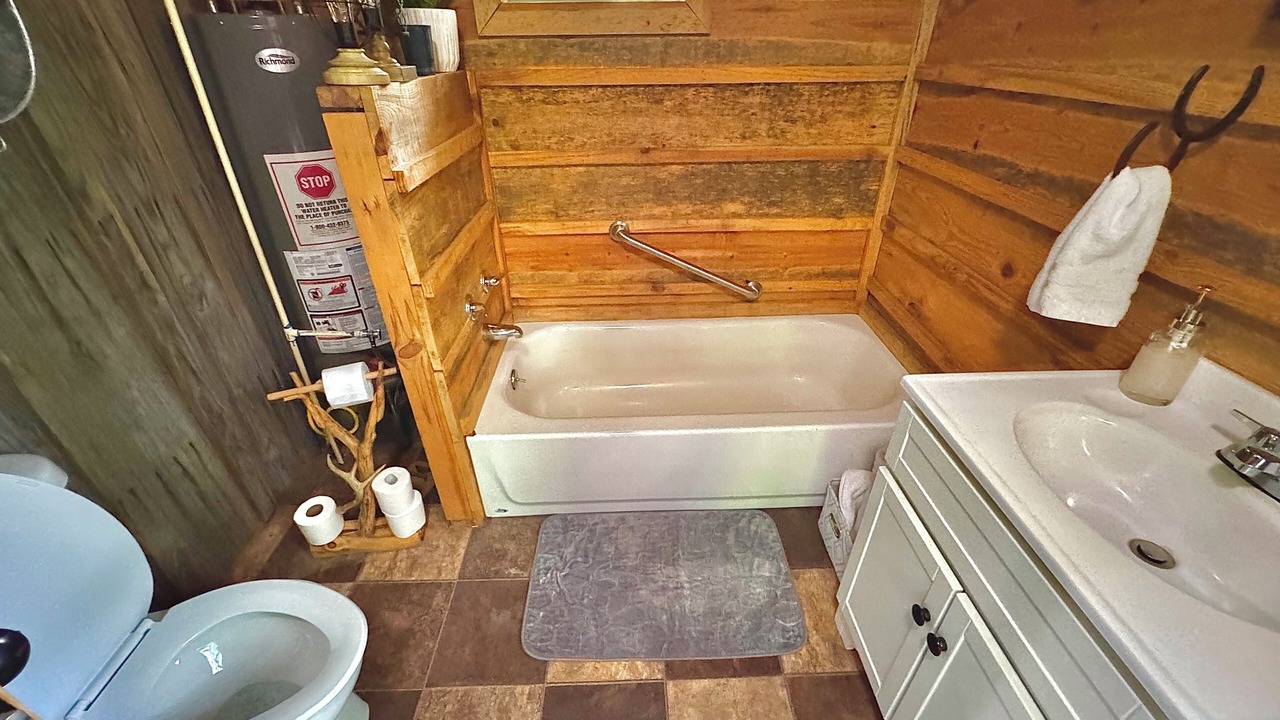 Photo of Bathroom in Golden