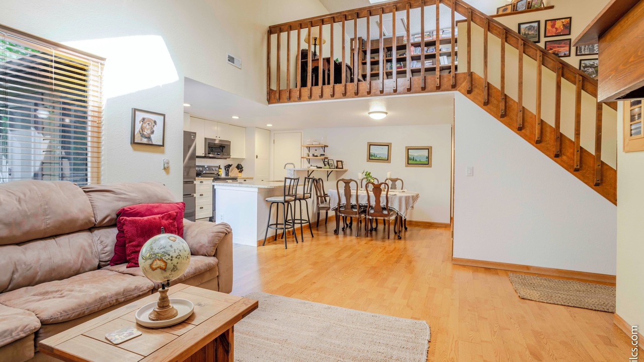 Photo of Livingroom in Gunbarrel