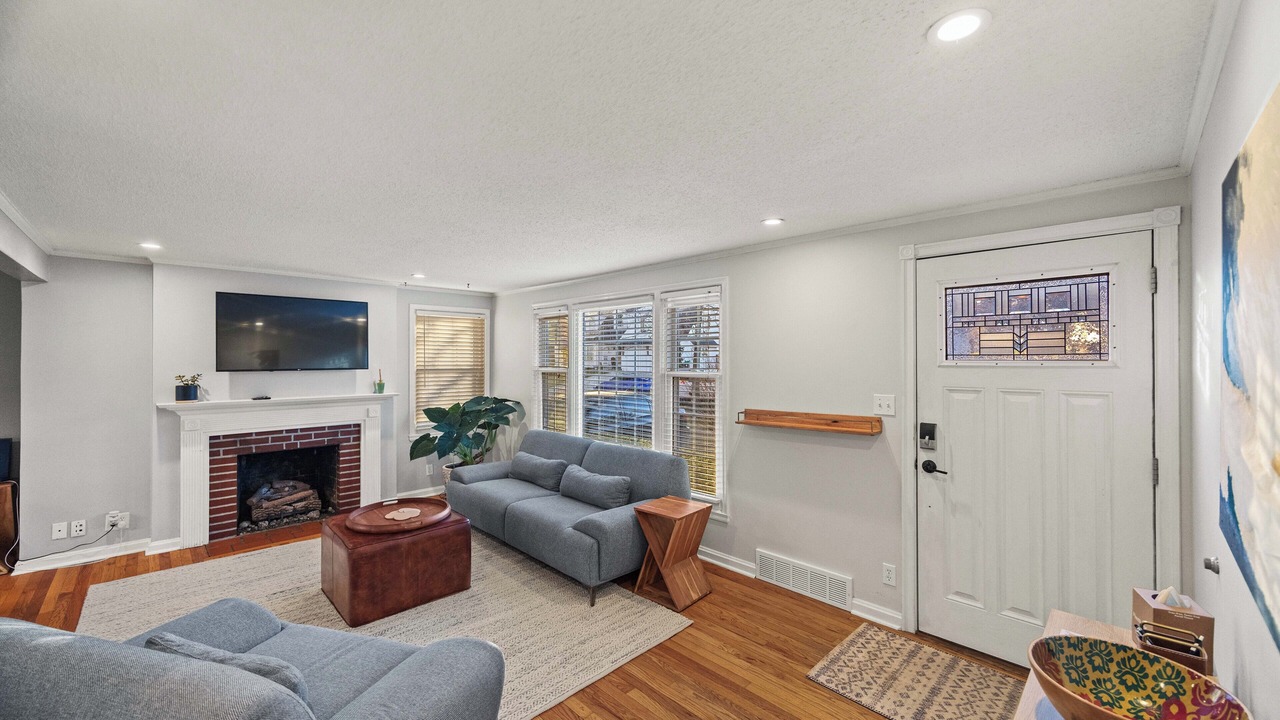 Photo of Livingroom in Prairie Village