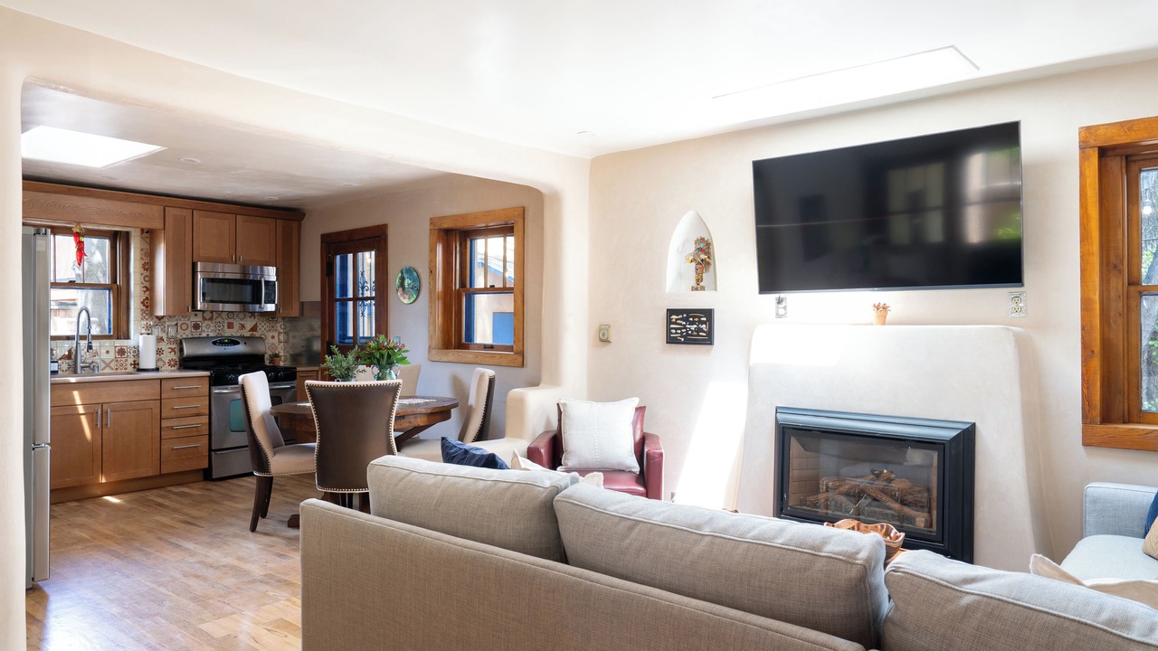 Photo of Livingroom in South Capitol