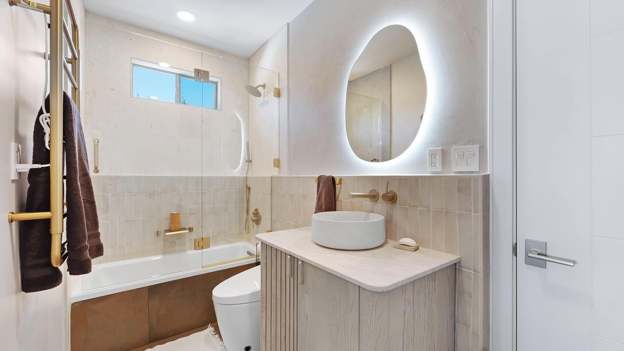 Photo of Bathroom in Sandy