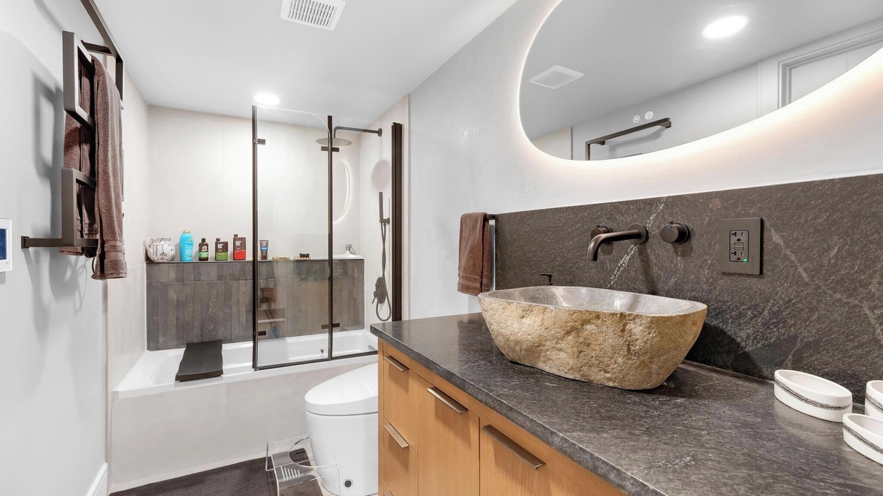 Photo of Bathroom in Sandy