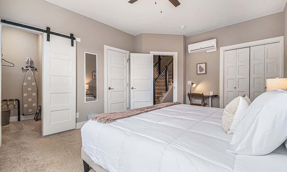 Photo of Bedroom in Midtown