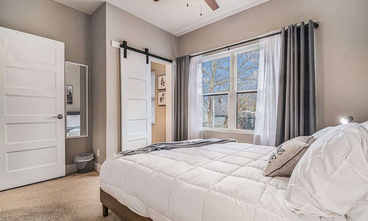 Photo of Bedroom in Midtown
