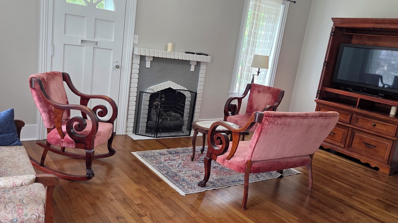 Photo of Livingroom in Newton