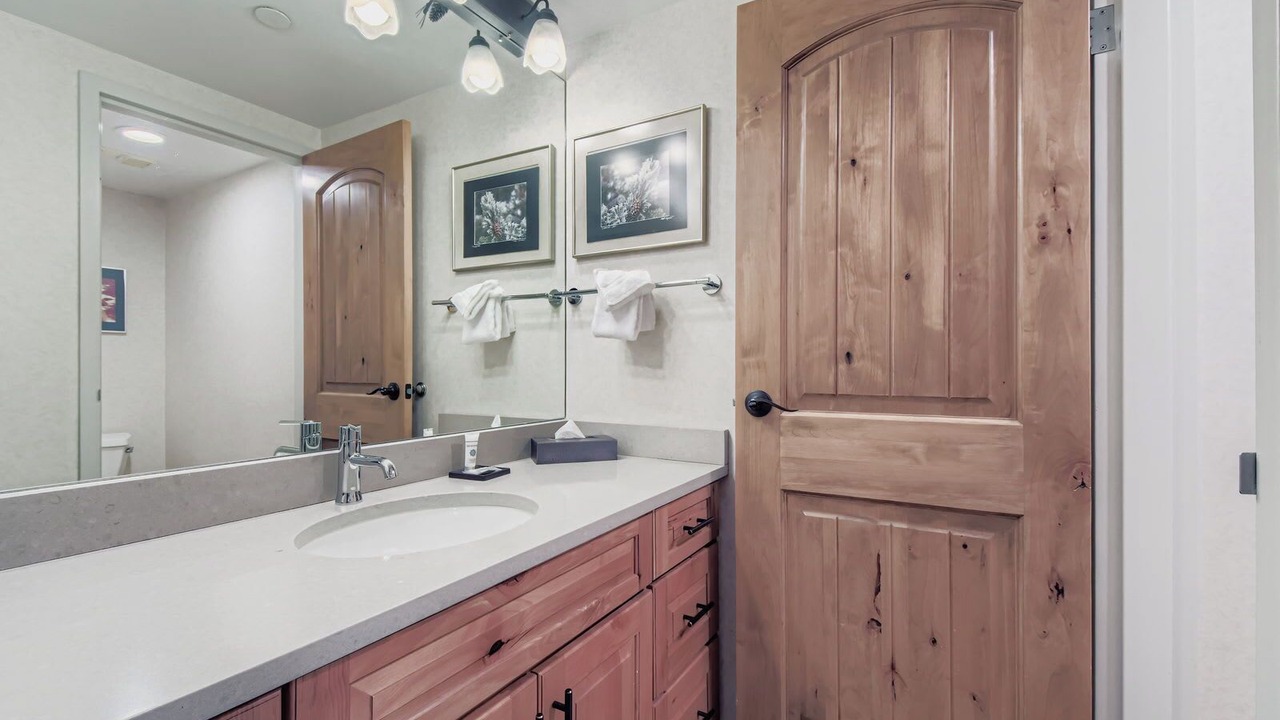 Photo of Bathroom in Peak 9