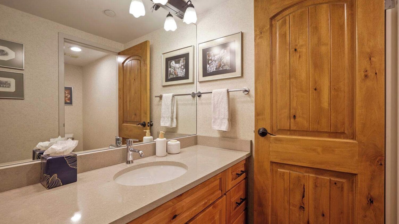 Photo of Bathroom in Peak 9