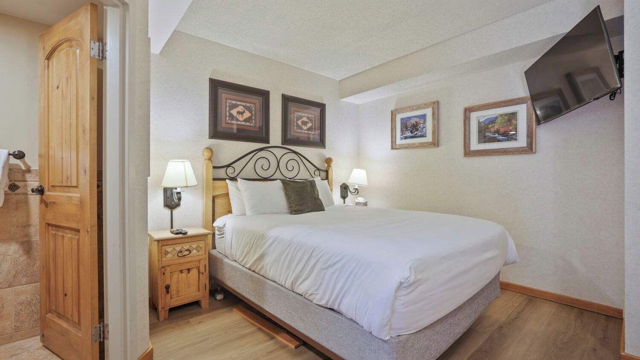 Photo of Bedroom in Peak 9